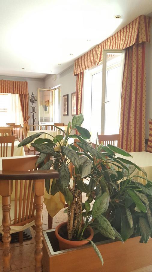 Albergo Savoia Ospedaletti Εξωτερικό φωτογραφία